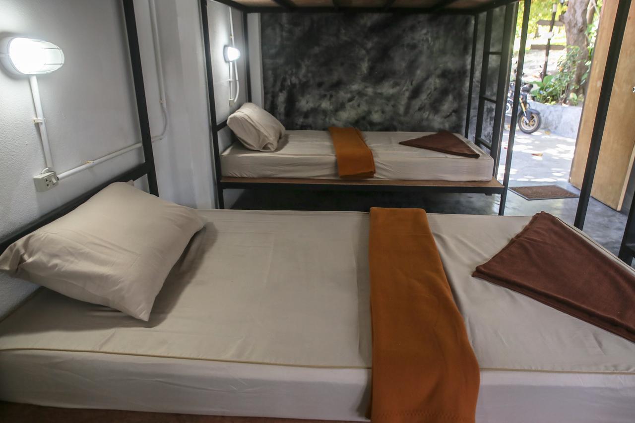 Black Wood Hostel เกาะเต่า ภายนอก รูปภาพ