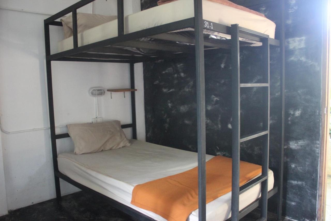 Black Wood Hostel เกาะเต่า ภายนอก รูปภาพ