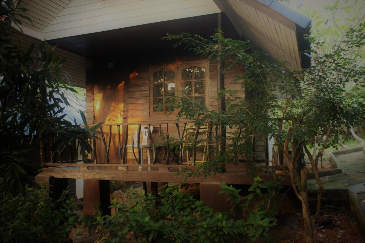 Black Wood Hostel เกาะเต่า ภายนอก รูปภาพ