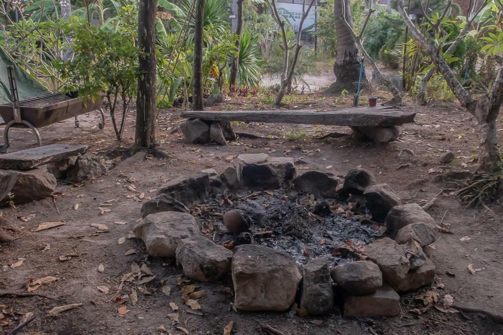 Black Wood Hostel เกาะเต่า ภายนอก รูปภาพ