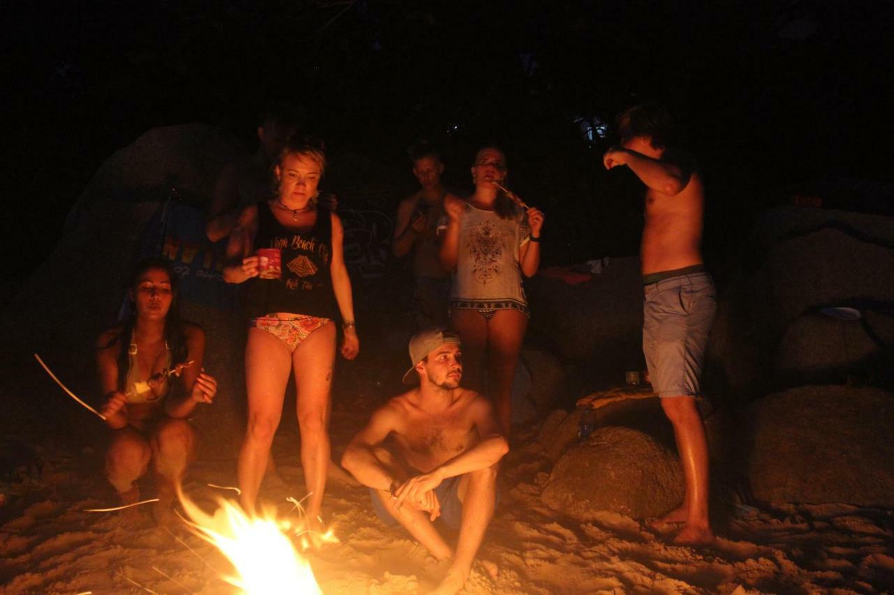 Black Wood Hostel เกาะเต่า ภายนอก รูปภาพ