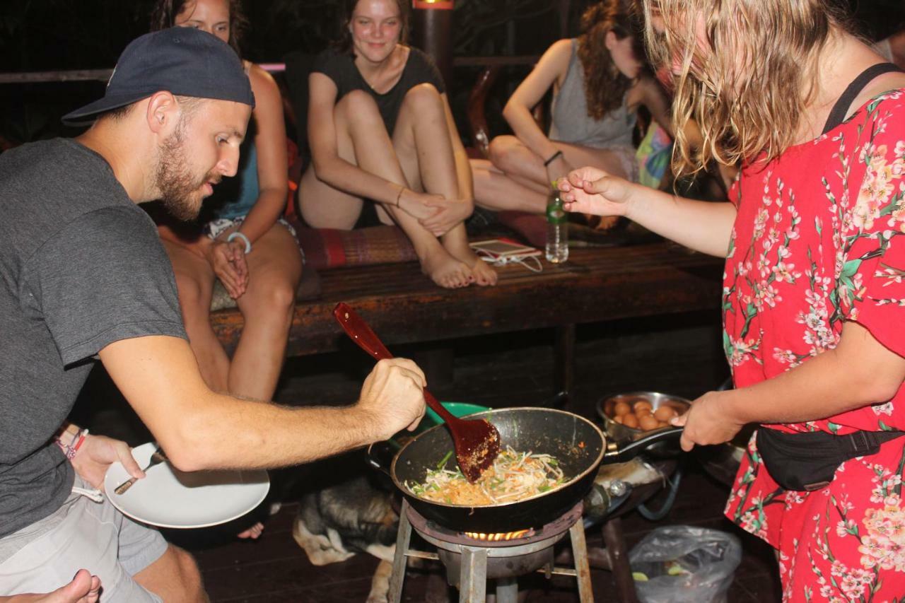 Black Wood Hostel เกาะเต่า ภายนอก รูปภาพ